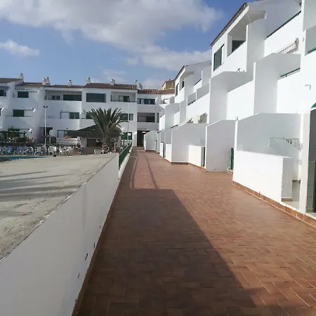Beach And Pool * طوستا ديل سيلونثيو